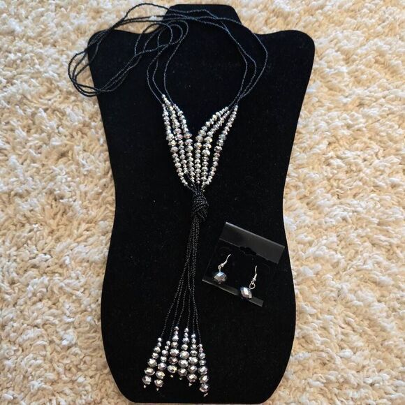 NWOT Beaded Necklace + Earrings Black Silver - Picture 3 of 7